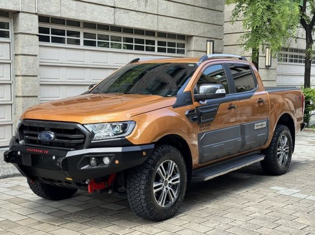 4x4 一手車  原版 原漆 原廠保養 升級車側踏板 HRMER前後保桿 後箱捲簾 ACC跟車 LED頭燈  360環景  第1張相片