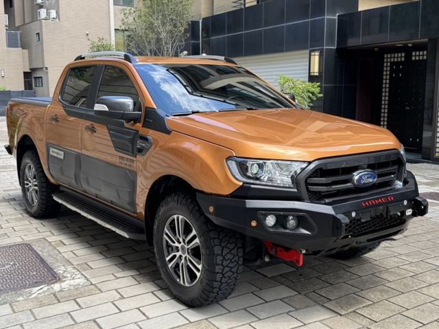 4x4 一手車  原版 原漆 原廠保養 升級車側踏板 HRMER前後保桿 後箱捲簾 ACC跟車 LED頭燈  360環景  第2張相片
