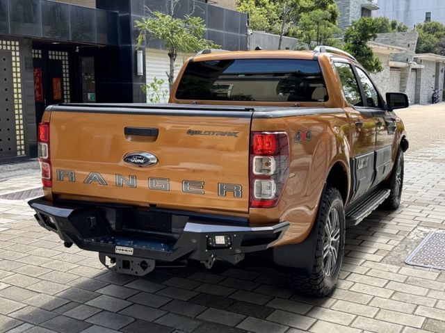 4x4 一手車  原版 原漆 原廠保養 升級車側踏板 HRMER前後保桿 後箱捲簾 ACC跟車 LED頭燈  360環景  第4張相片