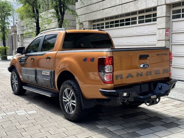 4x4 一手車  原版 原漆 原廠保養 升級車側踏板 HRMER前後保桿 後箱捲簾 ACC跟車 LED頭燈  360環景  第5張相片