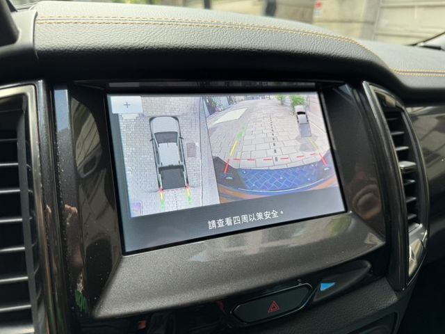 4x4 一手車  原版 原漆 原廠保養 升級車側踏板 HRMER前後保桿 後箱捲簾 ACC跟車 LED頭燈  360環景  第6張相片