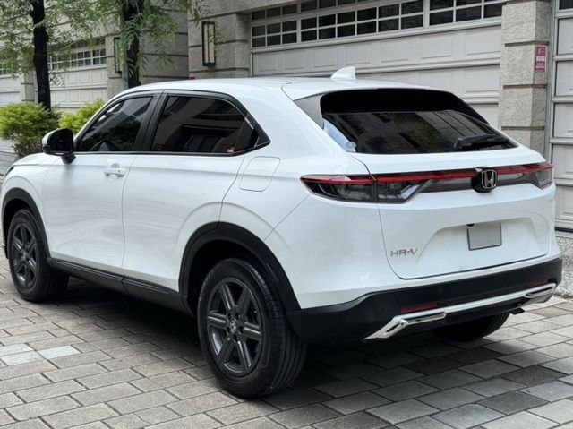 P版 原版原漆 一手車 原廠保養保固中 免鑰匙 摸門 ACC 雙區恆溫 無線充電 電動尾門 LED頭燈 後座出風口  第4張相片