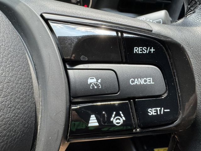 P版 原版原漆 一手車 原廠保養保固中 免鑰匙 摸門 ACC 雙區恆溫 無線充電 電動尾門 LED頭燈 後座出風口  第6張相片