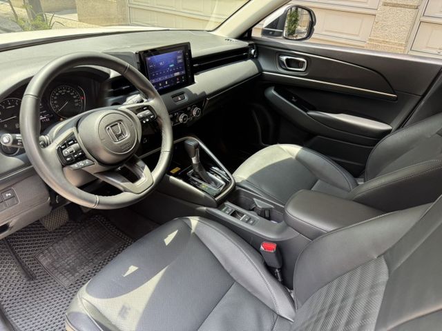 P版 原版原漆 一手車 原廠保養保固中 免鑰匙 摸門 ACC 雙區恆溫 無線充電 電動尾門 LED頭燈 後座出風口  第7張相片