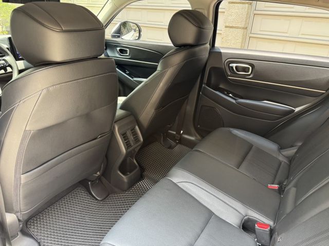 P版 原版原漆 一手車 原廠保養保固中 免鑰匙 摸門 ACC 雙區恆溫 無線充電 電動尾門 LED頭燈 後座出風口  第8張相片