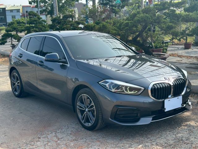 LED頭燈、摸門、免鑰匙啟動、盲點、無線CarPlay、電動座椅、電尾門  第3張相片