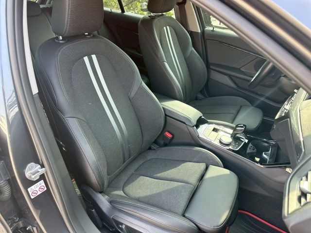 LED頭燈、摸門、免鑰匙啟動、盲點、無線CarPlay、電動座椅、電尾門  第14張相片