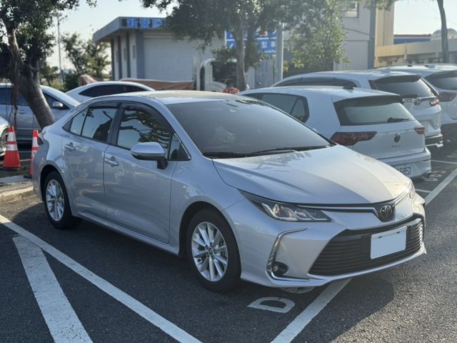 免鑰匙啟動、摸門、恆溫、倒車顯影、ACC跟車、車道偏移  第2張相片