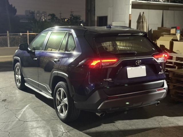 原版件、旗艦版、盲點、電尾門、360環景、電動椅、摸門、ACC跟車、免鑰匙啟動、LED頭燈  第4張相片