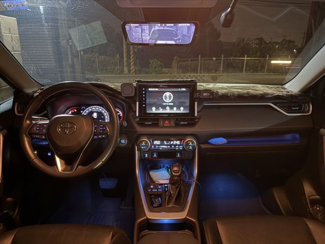 原版件、旗艦版、盲點、電尾門、360環景、電動椅、摸門、ACC跟車、免鑰匙啟動、LED頭燈  第6張相片