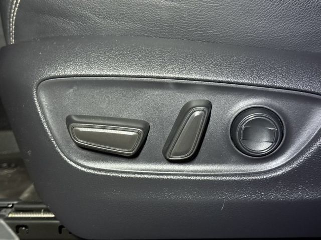 原版件、旗艦版、盲點、電尾門、360環景、電動椅、摸門、ACC跟車、免鑰匙啟動、LED頭燈  第10張相片