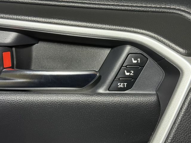 原版件、旗艦版、盲點、電尾門、360環景、電動椅、摸門、ACC跟車、免鑰匙啟動、LED頭燈  第11張相片