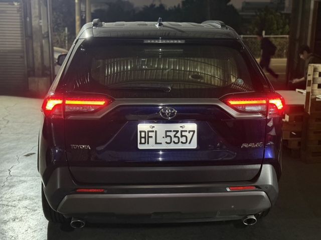 原版件、旗艦版、盲點、電尾門、360環景、電動椅、摸門、ACC跟車、免鑰匙啟動、LED頭燈  第17張相片