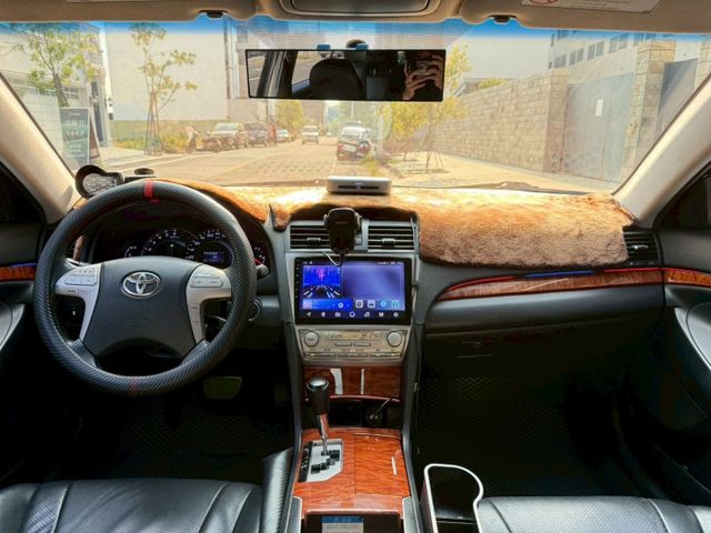 免鑰匙啟動、摸門、恆溫、定速、電動椅、車況漂亮、氣氛燈、安卓機  第10張相片