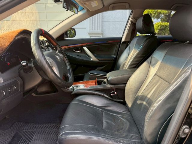 免鑰匙啟動、摸門、恆溫、定速、電動椅、車況漂亮、氣氛燈、安卓機  第14張相片