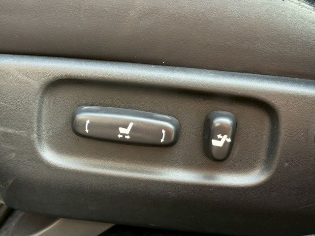 免鑰匙啟動、摸門、恆溫、定速、電動椅、車況漂亮、氣氛燈、安卓機  第15張相片