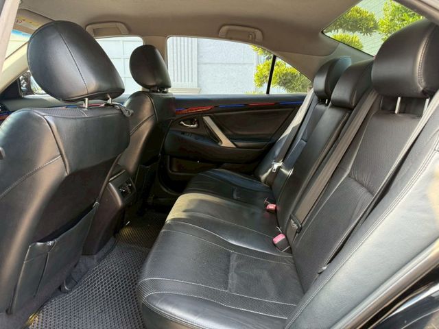 免鑰匙啟動、摸門、恆溫、定速、電動椅、車況漂亮、氣氛燈、安卓機  第16張相片