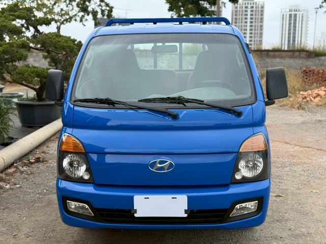 3.25頓、6速手排變速箱、2片式加大升降尾門  第3張相片