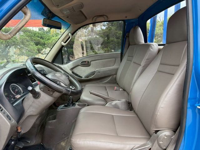 3.25頓、6速手排變速箱、2片式加大升降尾門  第8張相片