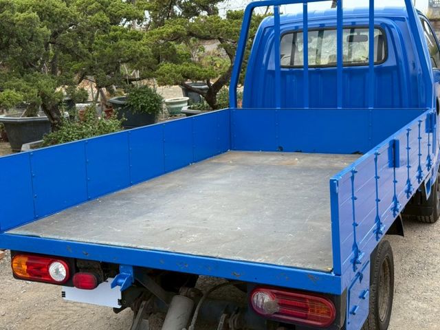 3.25頓、6速手排變速箱、2片式加大升降尾門  第13張相片