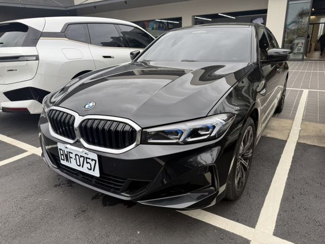 iD8、5AU、抬頭顯示、一手車、原廠保固中、氣氛燈、電尾門、360環景、盲點  第1張相片