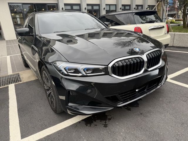 iD8、5AU、抬頭顯示、一手車、原廠保固中、氣氛燈、電尾門、360環景、盲點  第2張相片