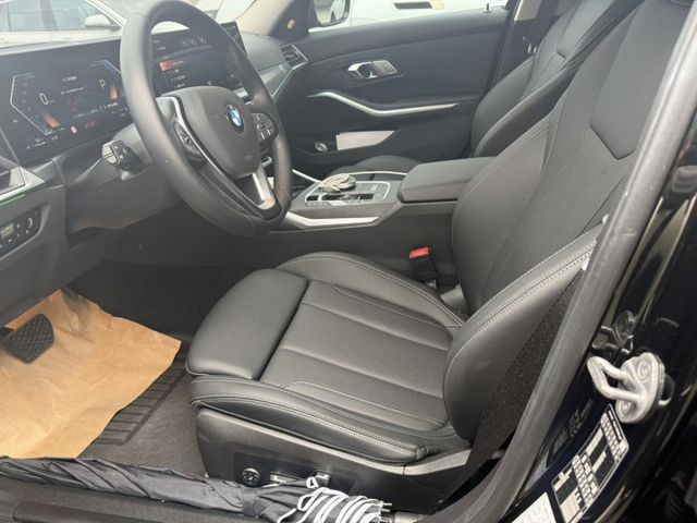 iD8、5AU、抬頭顯示、一手車、原廠保固中、氣氛燈、電尾門、360環景、盲點  第5張相片