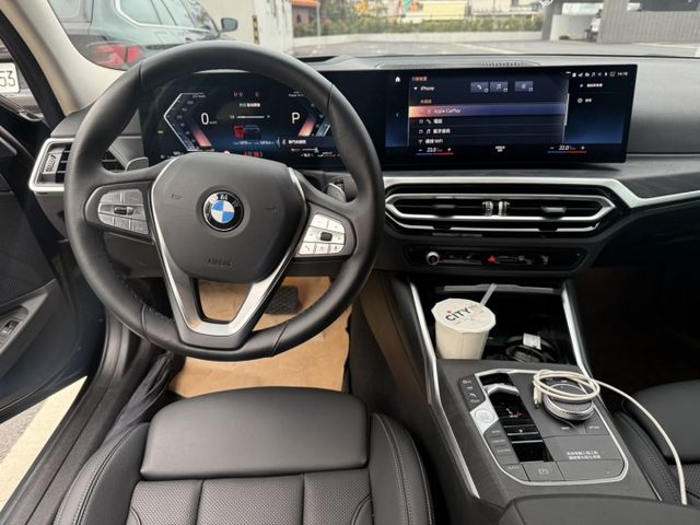 iD8、5AU、抬頭顯示、一手車、原廠保固中、氣氛燈、電尾門、360環景、盲點  第7張相片