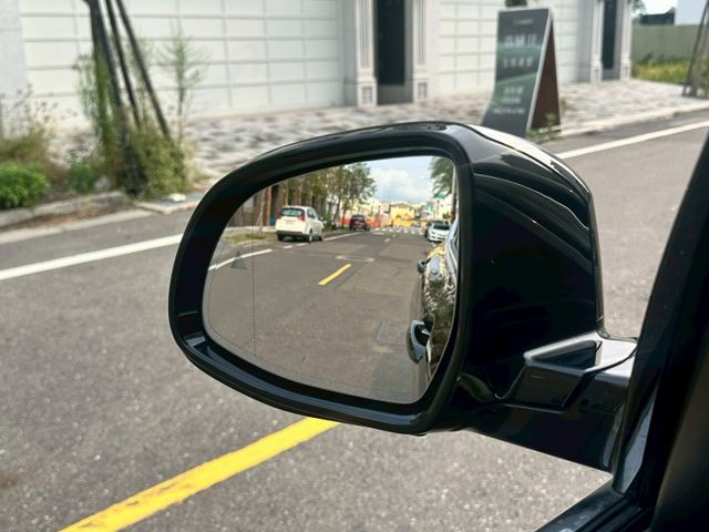 原版件、30i、ACC跟車、LUX、4輪傳動、電尾門、360環景、盲點、電動椅、電動椅、摸門、免鑰匙啟動  第11張相片