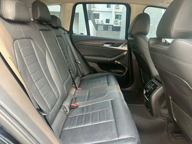 原版件、30i、ACC跟車、LUX、4輪傳動、電尾門、360環景、盲點、電動椅、電動椅、摸門、免鑰匙啟動  第17張相片