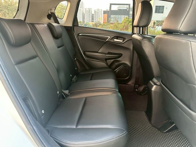 S版、免鑰匙、恆溫空調、定速、雷達、一手車原廠保養、剛做完原廠大保養(附工單)  第18張相片