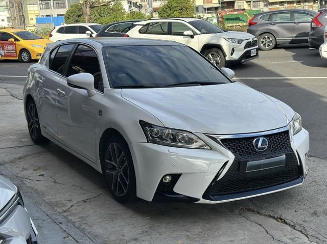 大電池原廠跟換新的(18.4萬公里更換)、附更換電池發票、F版、LED頭燈、安卓機、加熱座椅  第2張相片