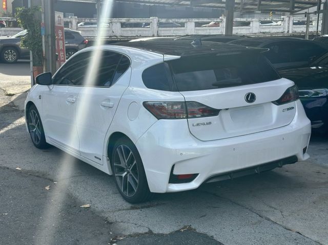 大電池原廠跟換新的(18.4萬公里更換)、附更換電池發票、F版、LED頭燈、安卓機、加熱座椅  第4張相片