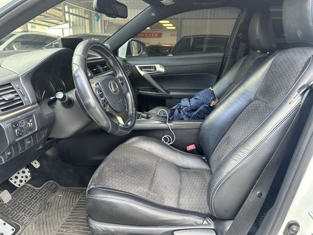 大電池原廠跟換新的(18.4萬公里更換)、附更換電池發票、F版、LED頭燈、安卓機、加熱座椅  第5張相片