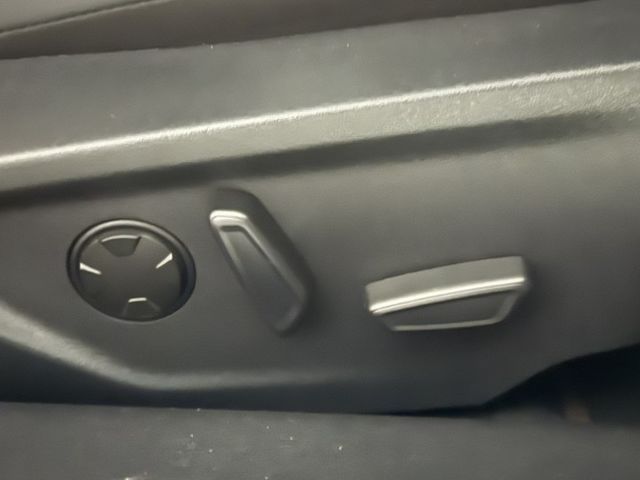 ST、原版件、液晶儀表、全景天窗、360環景、盲點、電尾門、電動椅  第16張相片