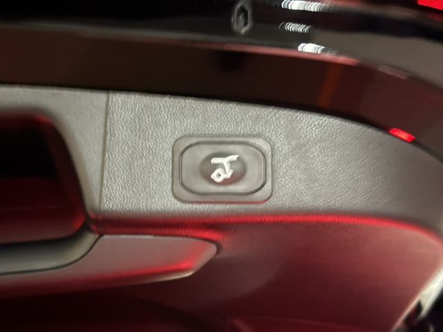 ST、原版件、液晶儀表、全景天窗、360環景、盲點、電尾門、電動椅  第19張相片