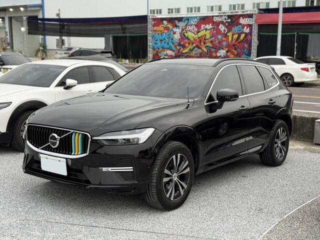 原版件、B4 PLUS、全景天窗、HK音響、ACC跟車、電動椅、360環景、抬頭顯示器、電尾門、盲點、LED頭燈  第2張相片