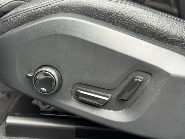 原版件、B4 PLUS、全景天窗、HK音響、ACC跟車、電動椅、360環景、抬頭顯示器、電尾門、盲點、LED頭燈  第13張相片