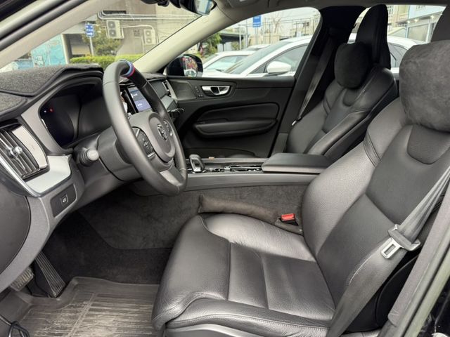 原版件、B4 PLUS、全景天窗、HK音響、ACC跟車、電動椅、360環景、抬頭顯示器、電尾門、盲點、LED頭燈  第15張相片