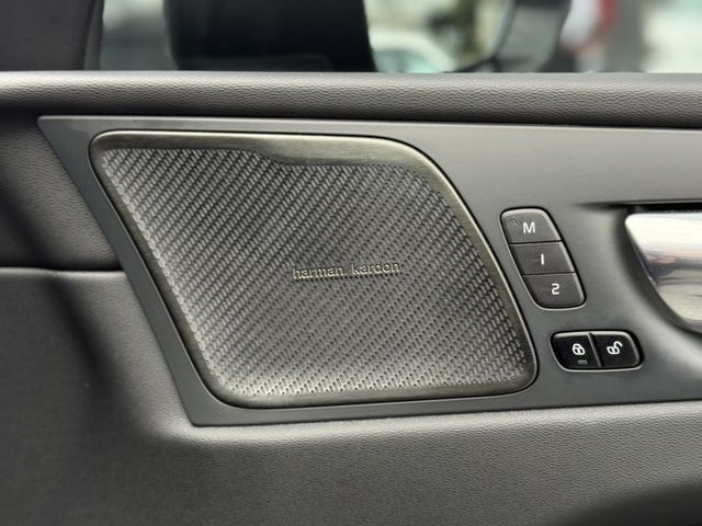 原版件、B4 PLUS、全景天窗、HK音響、ACC跟車、電動椅、360環景、抬頭顯示器、電尾門、盲點、LED頭燈  第17張相片