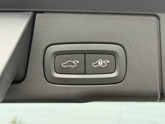 原版件、B4 PLUS、全景天窗、HK音響、ACC跟車、電動椅、360環景、抬頭顯示器、電尾門、盲點、LED頭燈  第19張相片