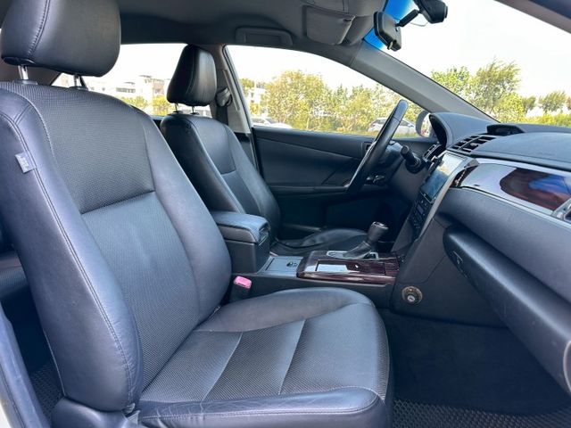 摸門、免鑰匙、電動椅、LED頭燈、方向盤快控、定速、後座出風口  第15張相片