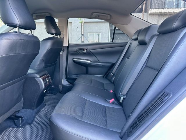 摸門、免鑰匙、電動椅、LED頭燈、方向盤快控、定速、後座出風口  第16張相片