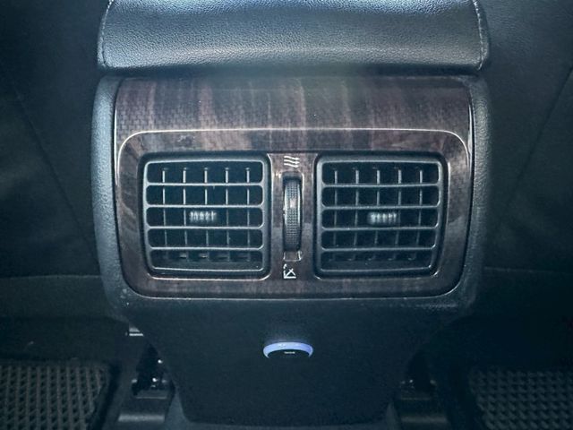 摸門、免鑰匙、電動椅、LED頭燈、方向盤快控、定速、後座出風口  第17張相片