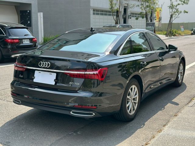 原廠保固中、全數位座艙、彩色環艙氣氛燈、LED尾燈、電動座椅、ACC跟車、電動尾門、盲點  第4張相片