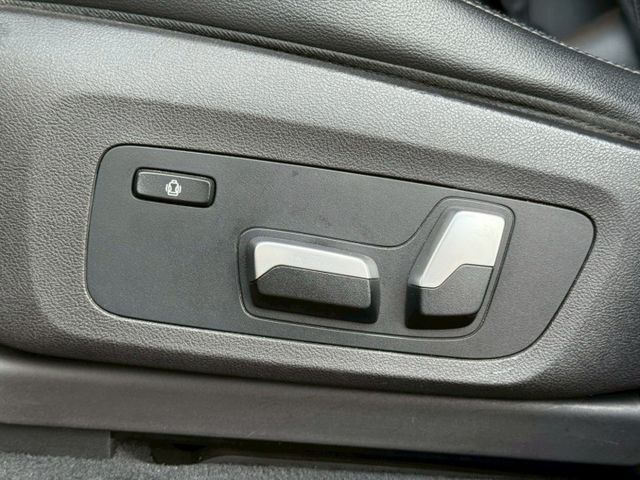 30i、M版、HUD抬頭、HK音響、盲點、電尾門、360環景、ACC跟車、LED頭燈、電動椅  第12張相片