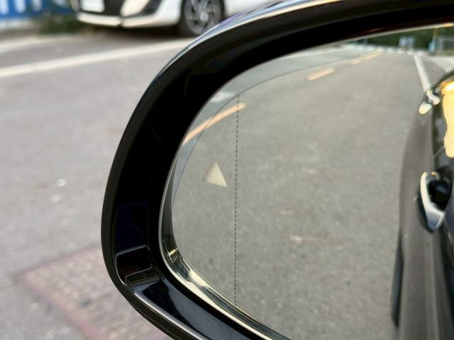 30i、M版、HUD抬頭、HK音響、盲點、電尾門、360環景、ACC跟車、LED頭燈、電動椅  第14張相片