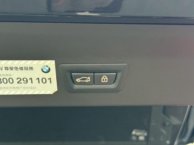 30i、M版、HUD抬頭、HK音響、盲點、電尾門、360環景、ACC跟車、LED頭燈、電動椅  第18張相片