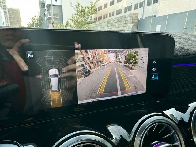 原版件、iKEY、摸門、盲點、氣氛燈、雙電動記憶座椅、LED頭燈、電尾門  第10張相片