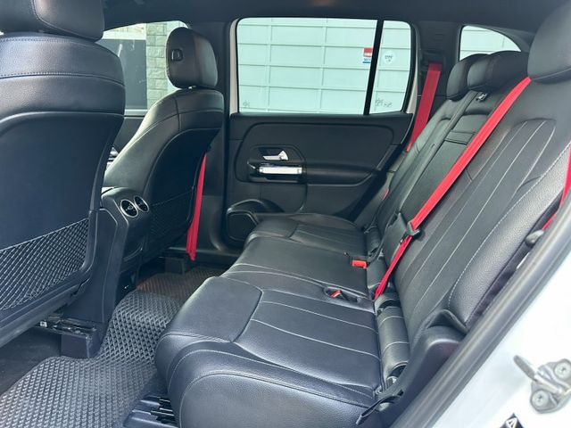 原版件、iKEY、摸門、盲點、氣氛燈、雙電動記憶座椅、LED頭燈、電尾門  第16張相片